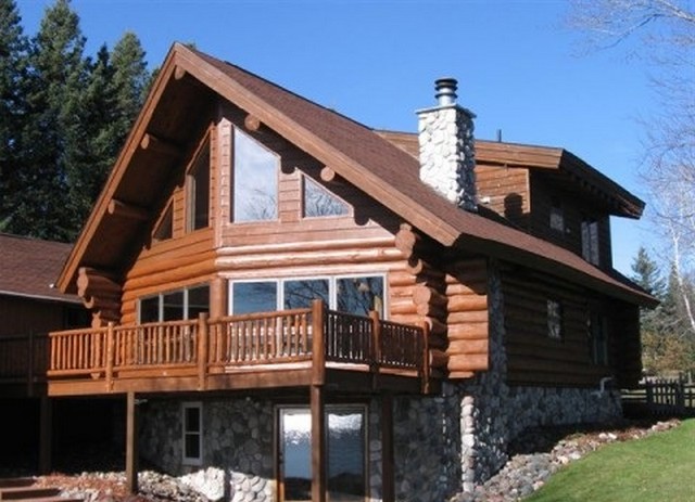 The chalet-style house has large balconies, a spacious veranda and panoramic windows.