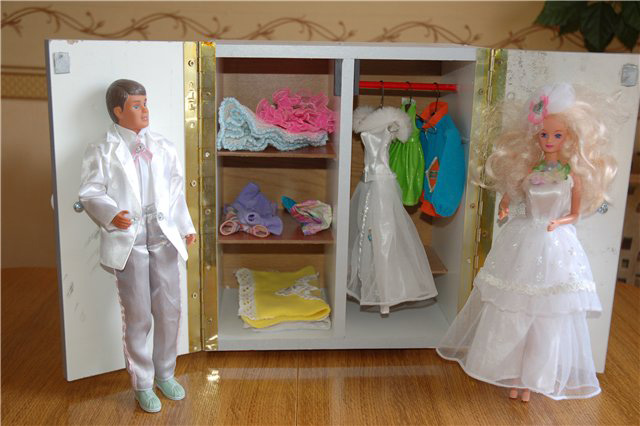 wardrobe for dolls
