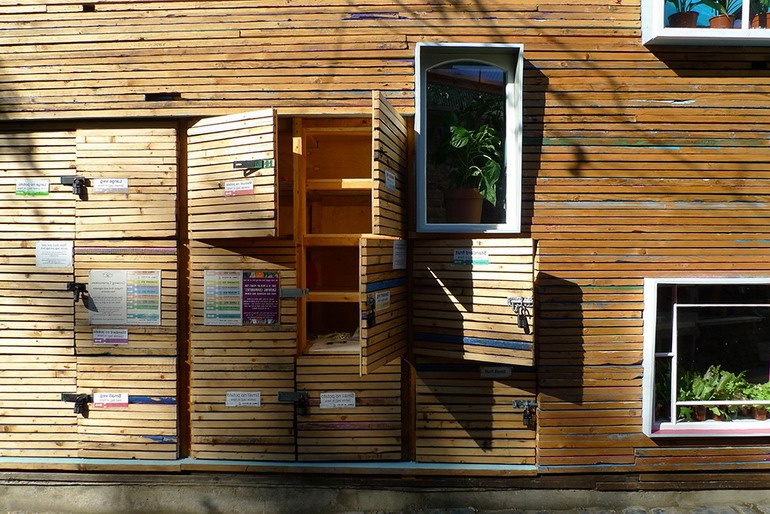 Shutters: windows and shop windows in an eco-shop