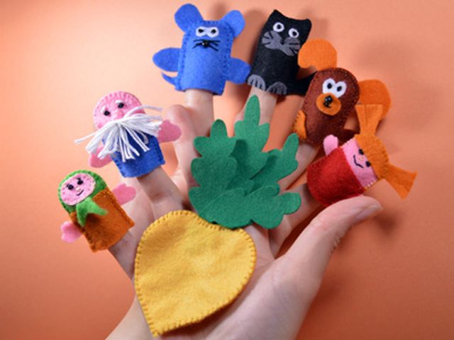 Finger dolls for the fairy tale