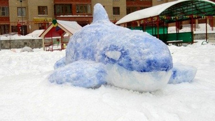 Синій кит зі снігу своїми руками