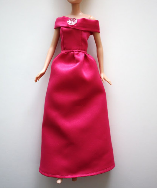 sew a dress for a barbie