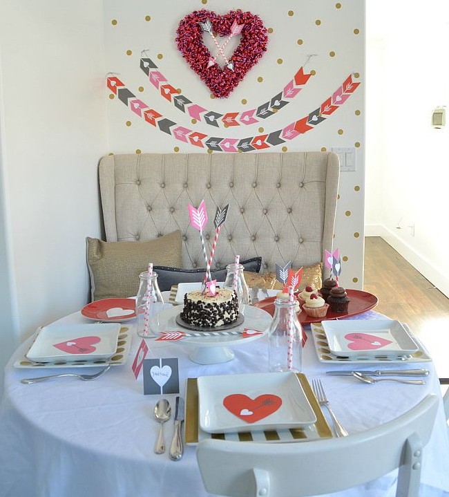 Table and apartment decor for February 14