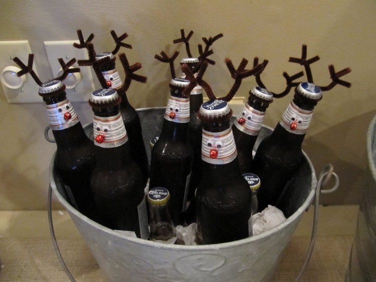 Новогодишен декор на бирени бутилки с рога - под формата на елени