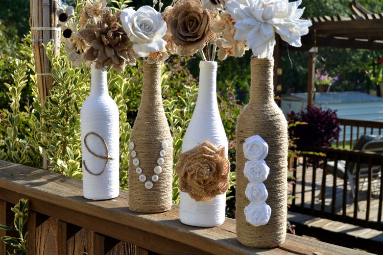 Декоративни вази от бутилки, канап и репей