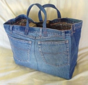 A bag and a backpack of old jeans. Ideas and patterns - what to do with your own hands from jeans.