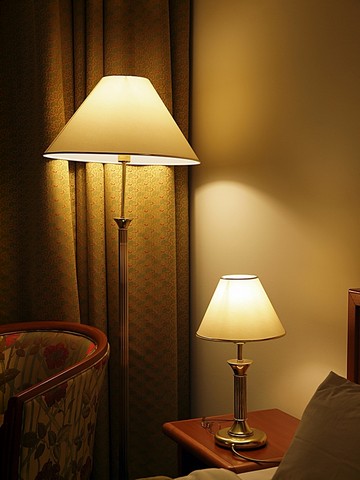 The floor lamp should be in harmony with other lighting fixtures, creating a common ideological composition