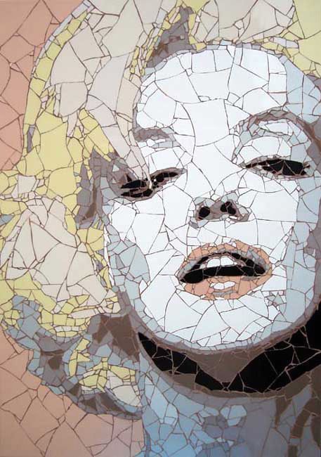 мозайка от счупени плочки - портрет на Мерилин Монро