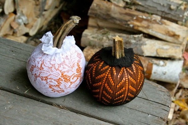 Pumpkin in lace - stylish and neat.