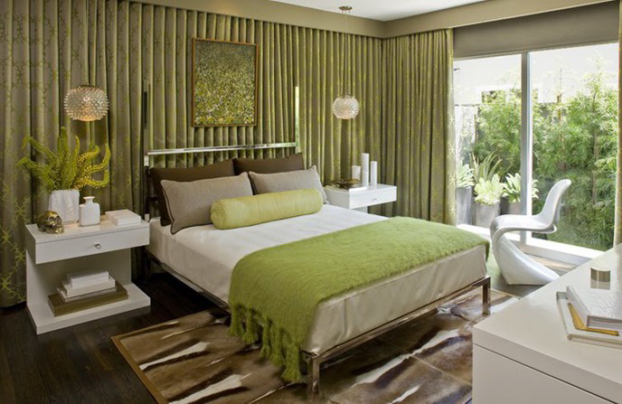 Tonos claros de verde en el dormitorio.