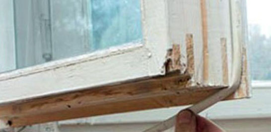 Затопляне на дървени прозорци с уплътнител