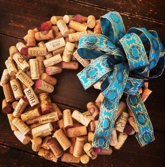 How to make a beautiful wreath of wine corks photo