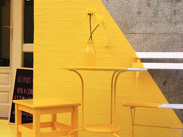 Dekor fasády ve žluté barvě
