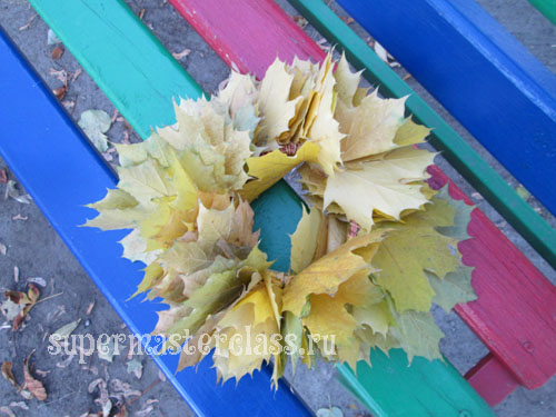 How to make a wreath of leaves