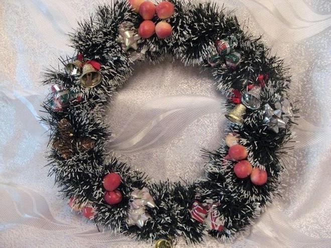 Christmas wreath from Christmas tinsel