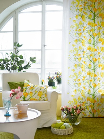Bright floral curtains to create a spring mood