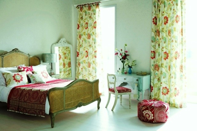 Choose curtains for spring decor photo