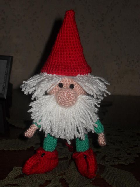 Knit cute dwarf crochet