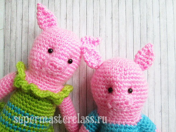 Crochet piglets