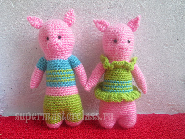 Crochet piglets
