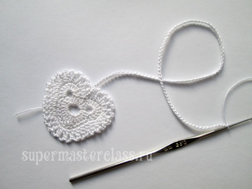 Crochet knitted hearts with patterns