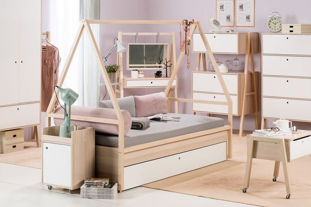 разтегателен диван от серия модулни мебели за детска стая
