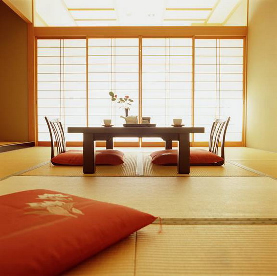 Теплі відтінки японського стилю вітальні