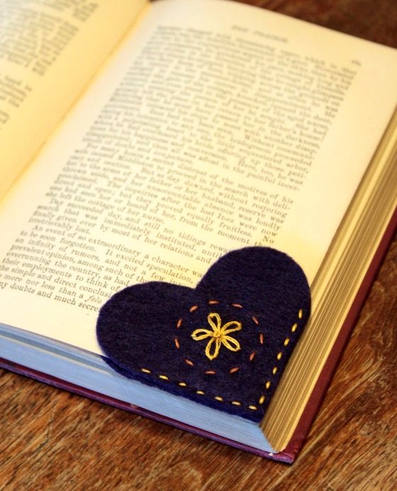 bookmark heart made of felt