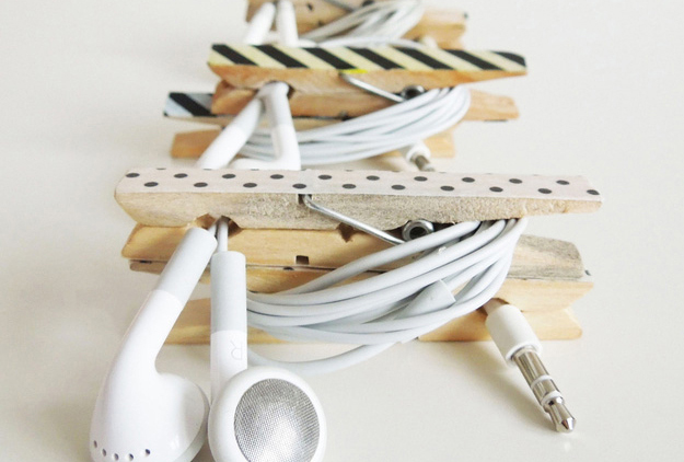 Headphone clamp of clothes pegs