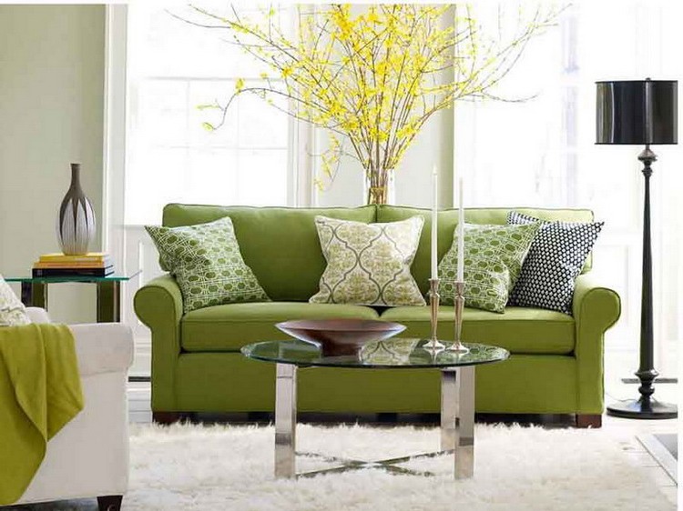 أريكة خضراء زاهية في الصورة الداخلية