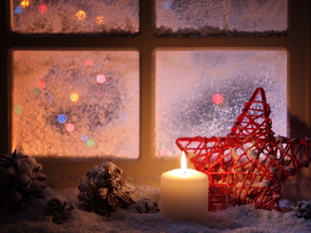Decorate the windowsill for the new year: winter decor